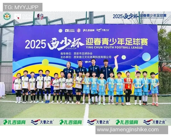 足球超人：探索顶级球星背后的奋斗历程与荣耀时刻